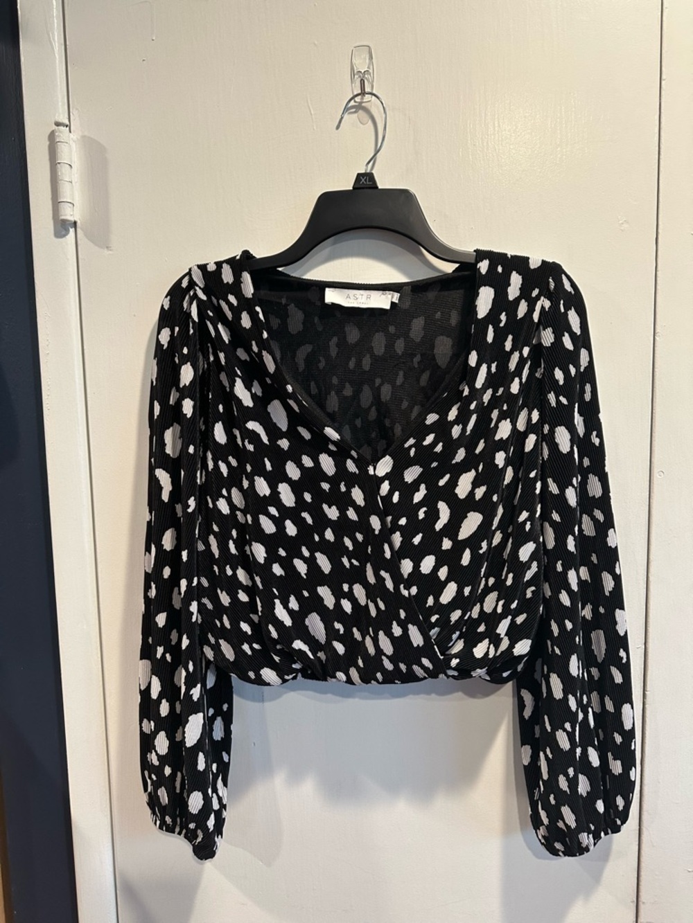 Astr Black and White Cropped V-Neck Long Sleeve Top